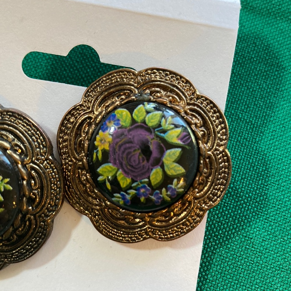 Vintage Antique Gold Floral Button Earrings - Picture 4 of 5